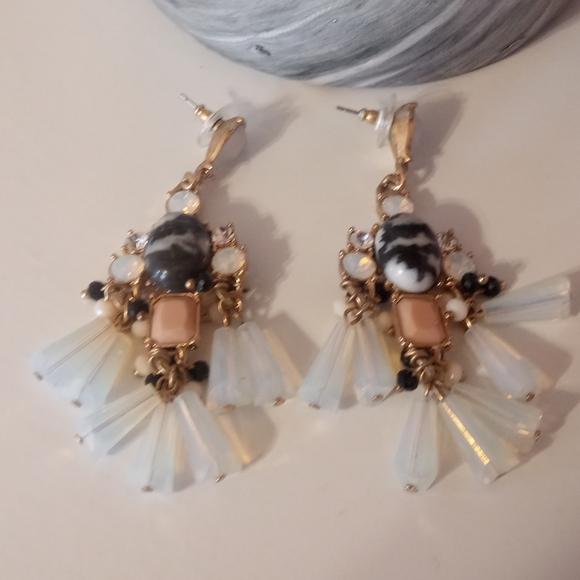 Chunky Aldo Earrings - Picture 2 of 2